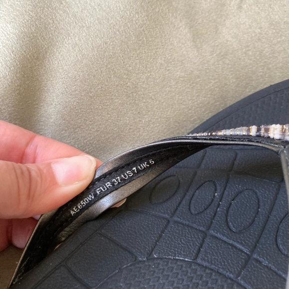 Flip flops (SOLD) - Picture 3 of 4